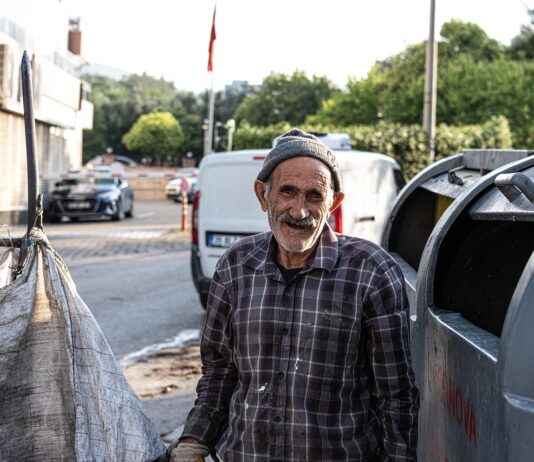 Baharatçı Maaşı: Baharat Üretimi ve Ticareti Gelirleri Baharatçı Maaşı: Baharat Üretimi ve Ticareti Gelirleri