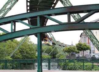 Barmen Maaşı: Alkollü İçecekler Hazırlama ve Sunum Gelirleri Barmen Maaşı: Alkollü İçecekler Hazırlama ve Sunum Gelirleri