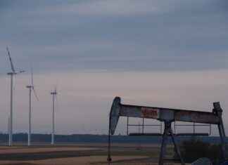 Film Yapımcısı Maaşı: Sinema Projeleri ve Prodüksiyon Yönetimi Film Yapımcısı Maaşı: Sinema Projeleri ve Prodüksiyon Yönetimi