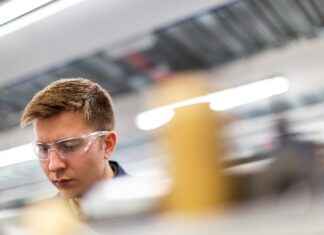 Genetik Mühendisi Maaşı: Genetik Araştırmalar ve Biyoteknoloji Gelirleri Genetik Mühendisi Maaşı: Genetik Araştırmalar ve Biyoteknoloji Gelirleri