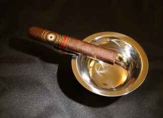 Kuyumcu Tasarımcısı Maaşı: Takı Tasarımı ve Değerli Metal İşleme Kuyumcu Tasarımcısı Maaşı: Takı Tasarımı ve Değerli Metal İşleme