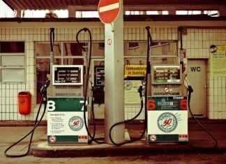 Petroloji Uzmanı Maaşı: Petrokimya ve Enerji Üretimi Petroloji Uzmanı Maaşı: Petrokimya ve Enerji Üretimi